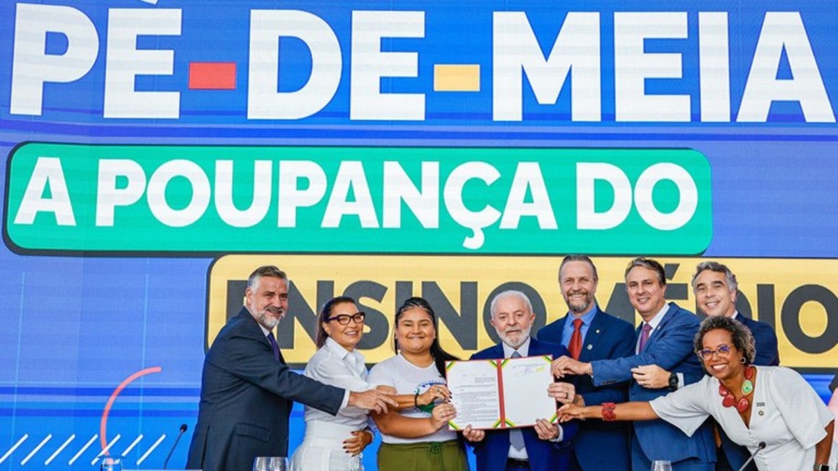 Pé-de-Meia paga 2ª parcela para nascidos em março e abril nesta sexta Pé-de-Meia paga 2ª parcela para nascidos em março e abril nesta sexta