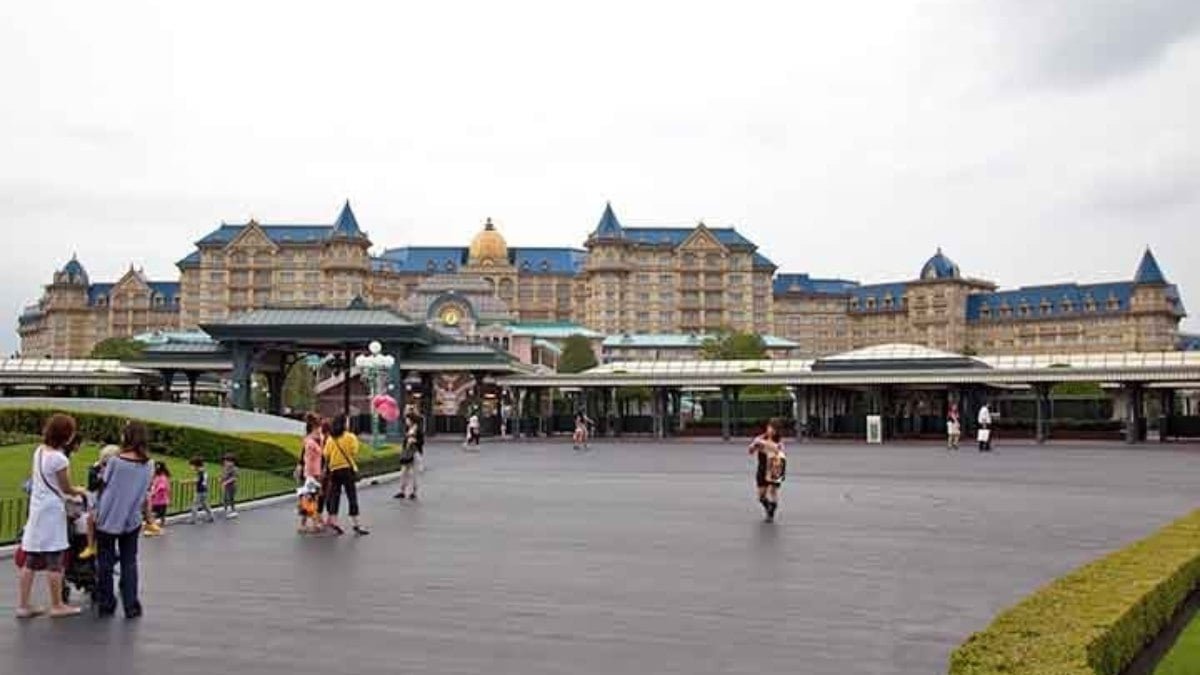 Disney de Tóquio completa 41 anos; conheça as áreas do local mágico