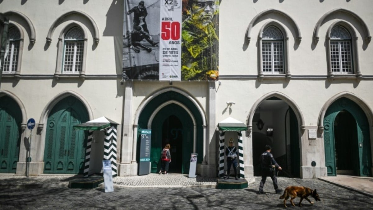 Portugal se prepara para celebrar 50 anos da Revolução dos Cravos