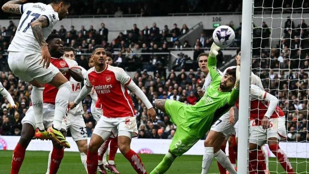Arsenal derrota o Tottenham e pressiona o City Arsenal derrota o Tottenham e pressiona o City
