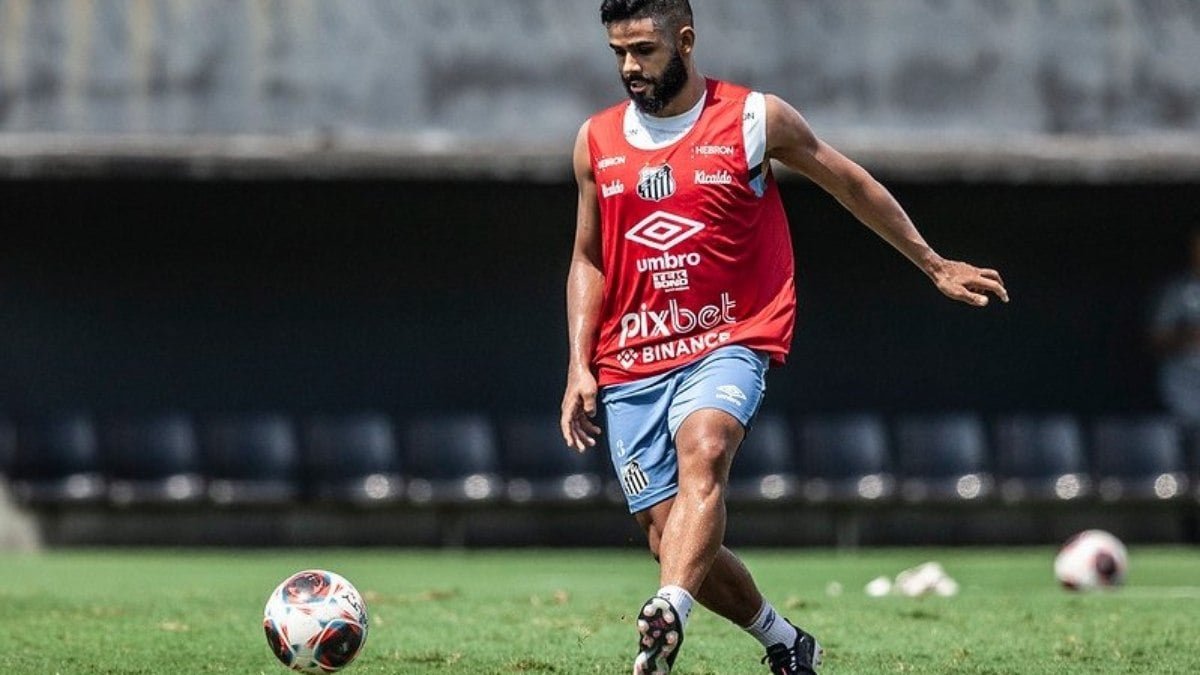 Fortaleza negocia contratação de dois jogadores do Santos
