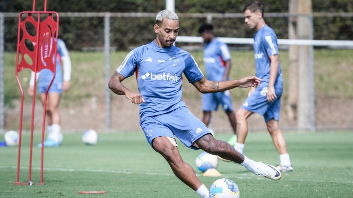Cruzeiro enfrenta o Vitória neste domingo pelo Campeonato Brasileiro Cruzeiro enfrenta o Vitória neste domingo pelo Campeonato Brasileiro