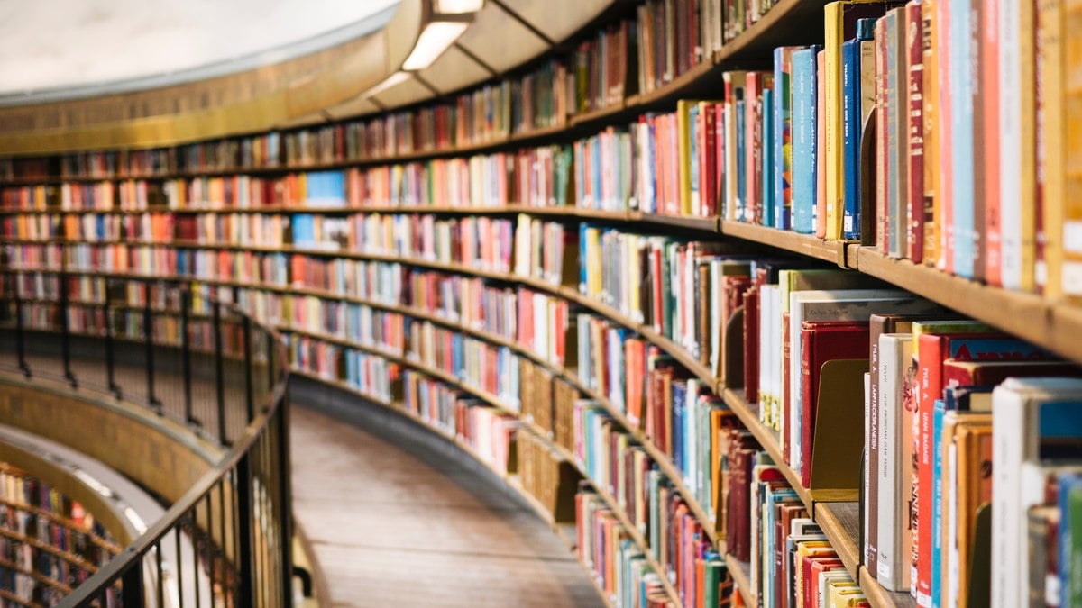 Aristóteles e a complexidade da relação entre ciência, crença e fé Aristóteles e a complexidade da relação entre ciência, crença e fé