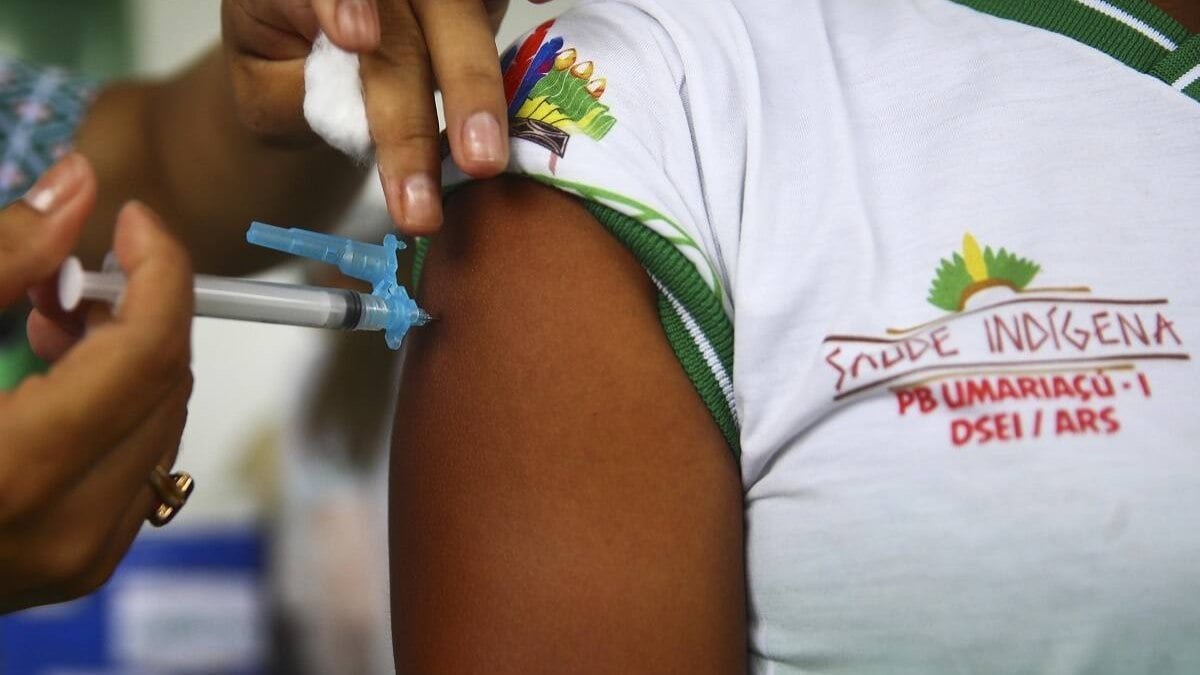 Ministério da Saúde quer vacinar 130 mil indígenas até 12 de maio