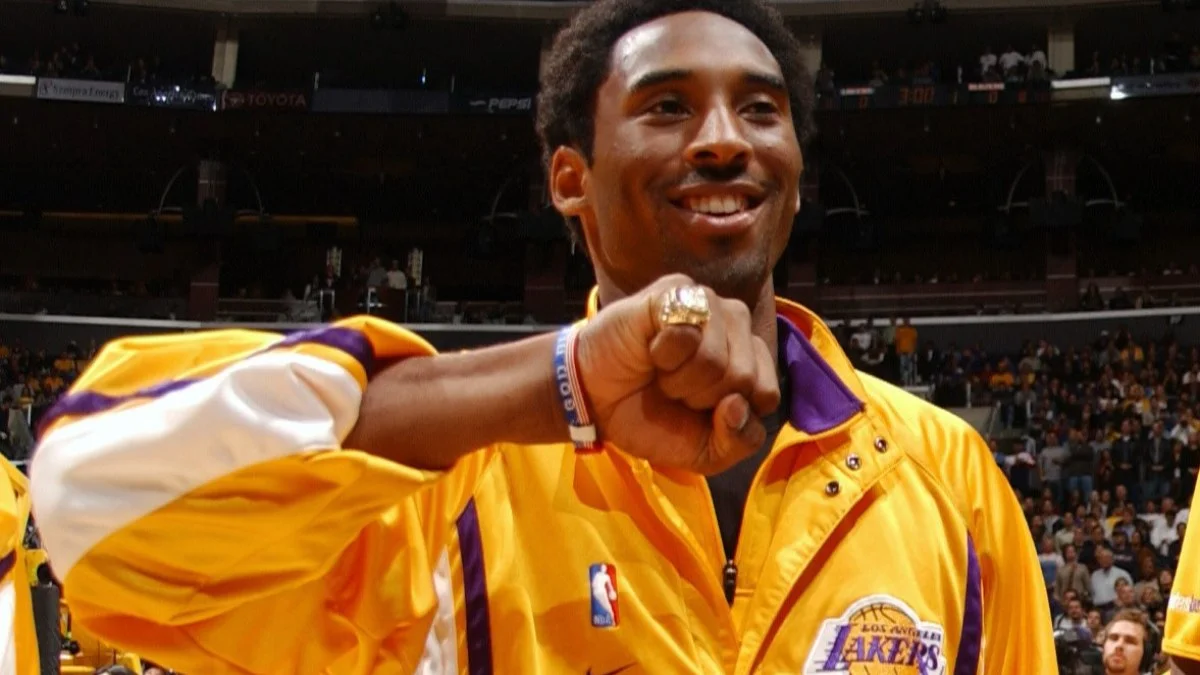 Anel do 1º título de Kobe Bryant na NBA é leiloado por valor recorde