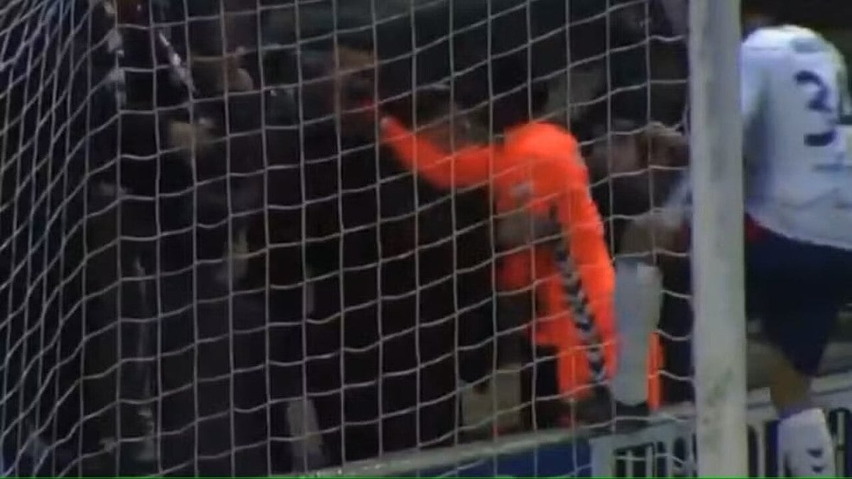 Goleiro que reagiu a insultos racistas tem Vini Jr como exemplo Goleiro que reagiu a insultos racistas tem Vini Jr como exemplo