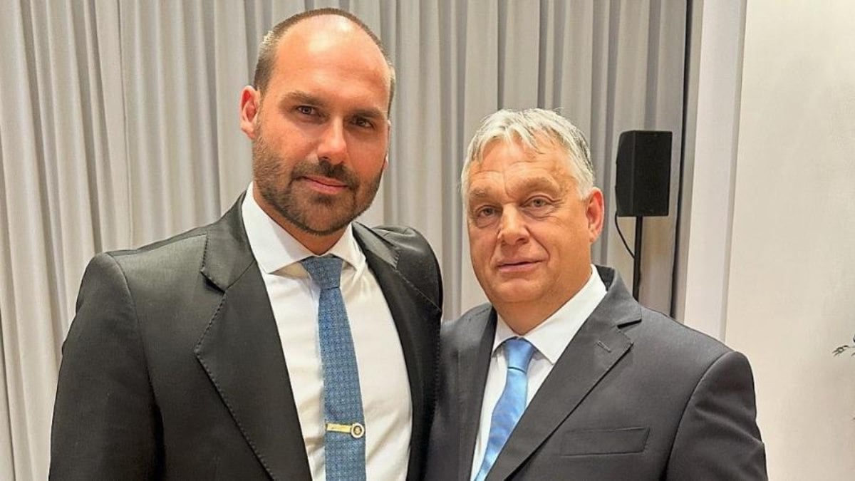 Veja a medalha de ‘imbrochável’ que Eduardo Bolsonaro deu a premiê Veja a medalha de ‘imbrochável’ que Eduardo Bolsonaro deu a premiê