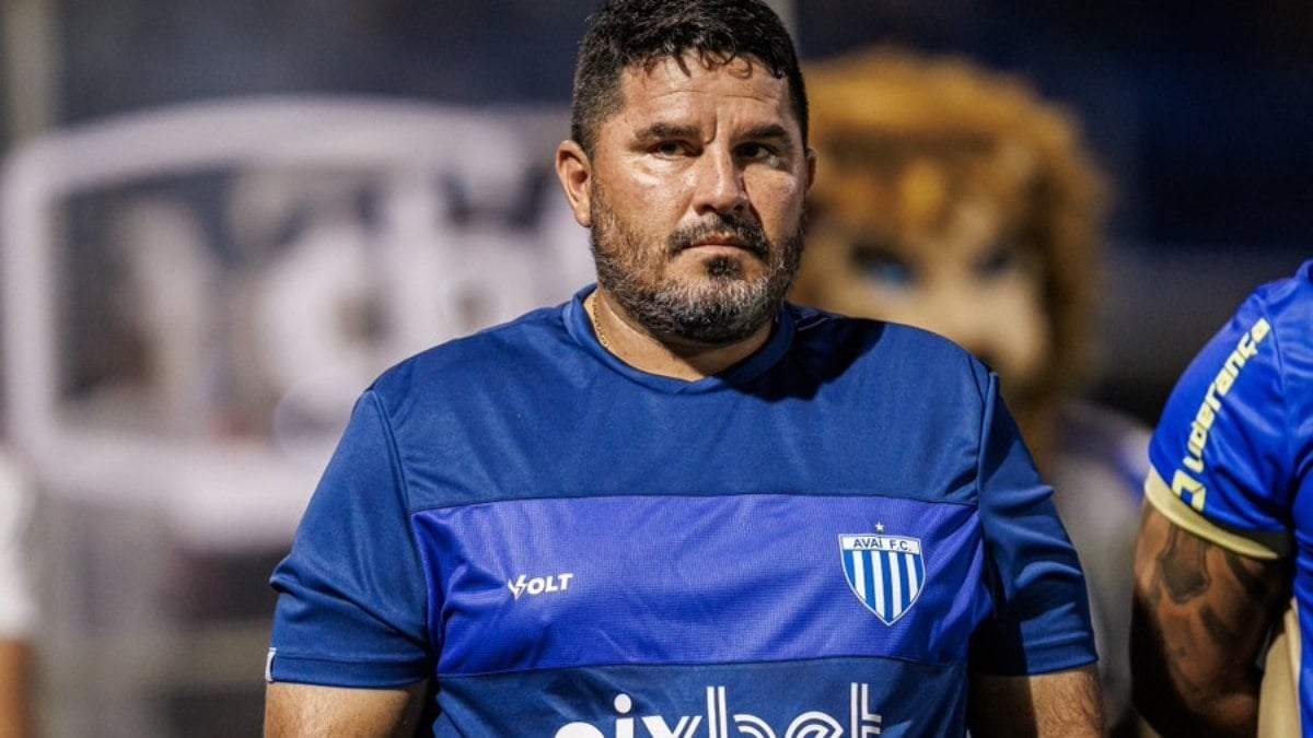 Após segunda derrota na Série B, Eduardo Barroca não é mais técnico do Avaí Após segunda derrota na Série B, Eduardo Barroca não é mais técnico do Avaí
