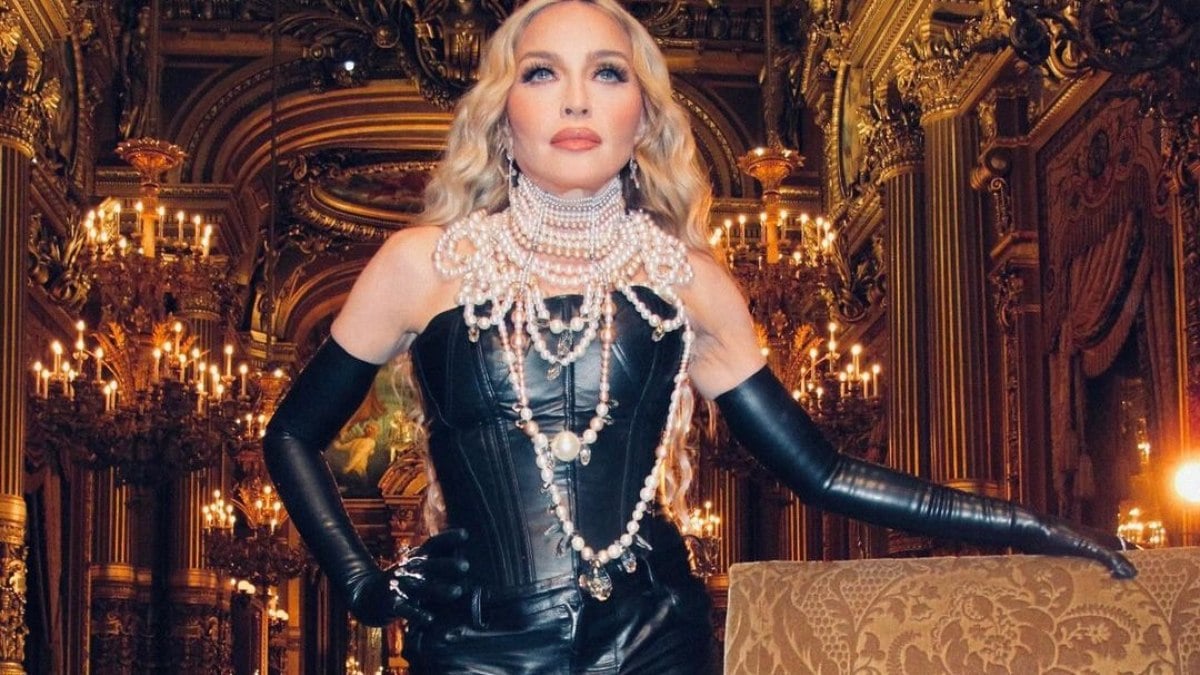 saiba o cachê do show no RJ e o tamanho da fortuna da cantora saiba o cachê do show no RJ e o tamanho da fortuna da cantora