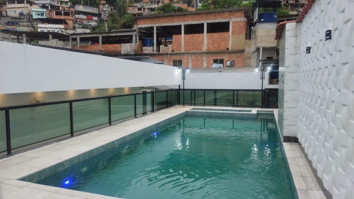 Bope encontra área de lazer do tráfico dentro do Complexo do Alemão Bope encontra área de lazer do tráfico dentro do Complexo do Alemão