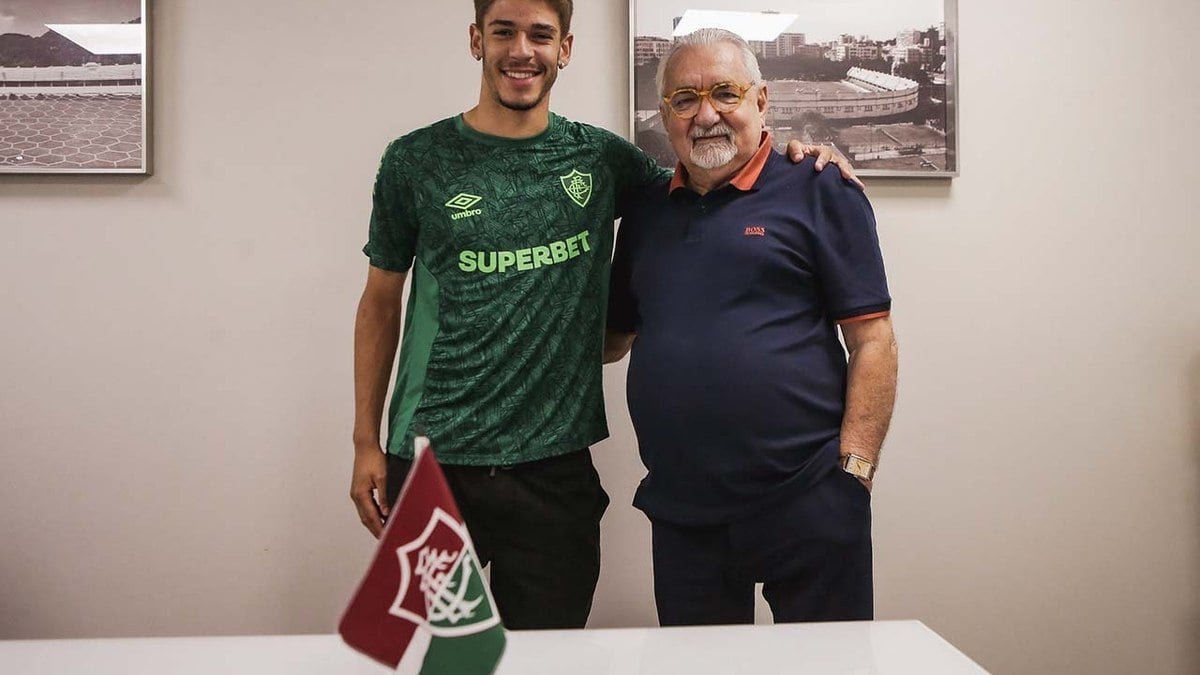 Fluminense acerta a renovação do lateral Justen