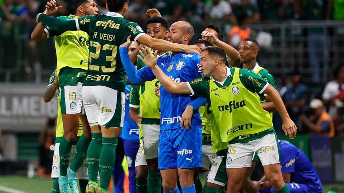 Palmeiras volta a reagir no Allianz, vence Santos e é tricampeão paulista