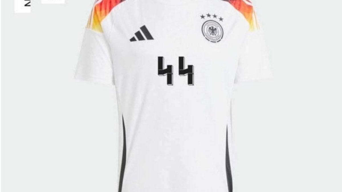 Fornecedora de material esportivo proíbe número 44 na camisa da Alemanha Fornecedora de material esportivo proíbe número 44 na camisa da Alemanha