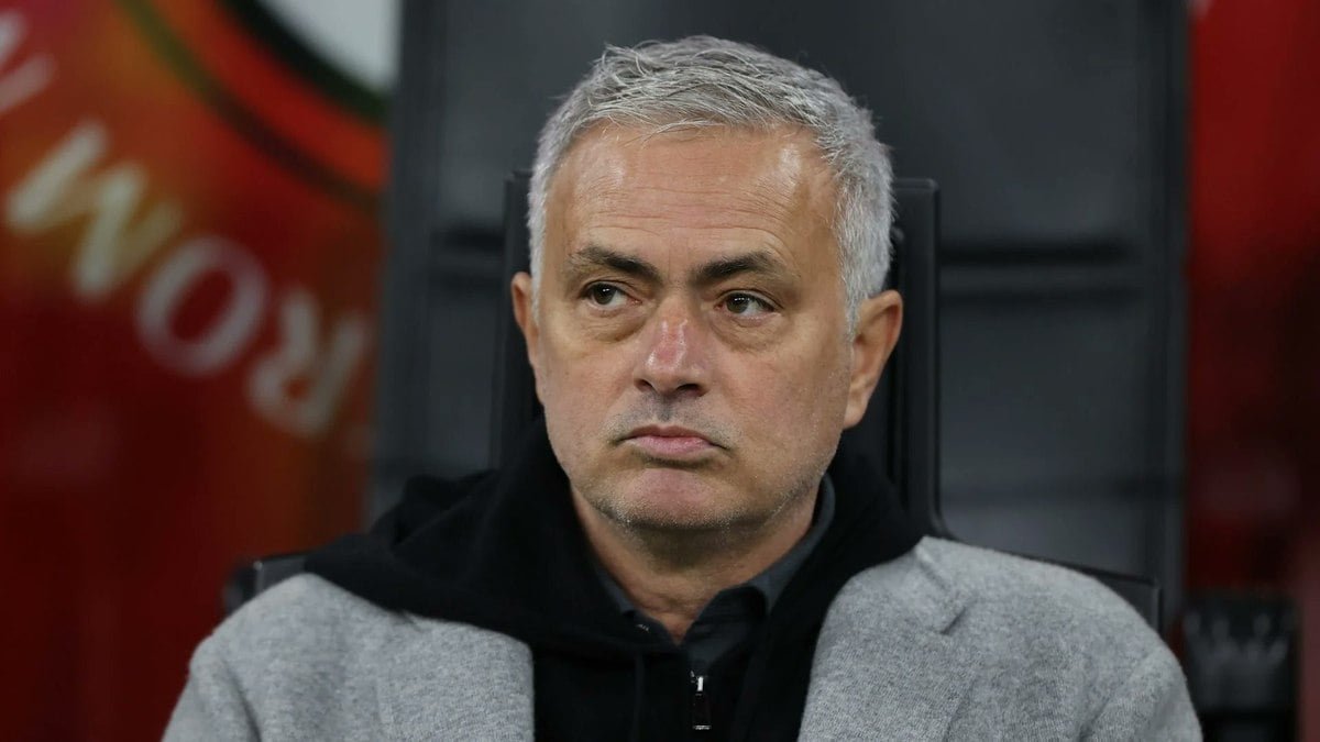 Mourinho é detonado por ex-atacante da Roma: ‘Completamente acabado’