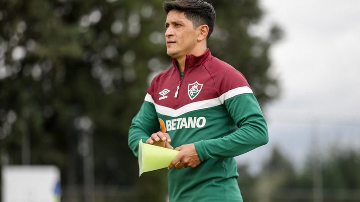 Cano, do Fluminense, reencontra ex-clube e tenta finalizar seca de gols em clássicos
