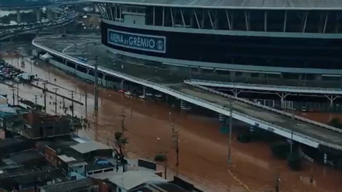 Escola do Grêmio ajuda famílias de jovens prejudicados por chuvas Escola do Grêmio ajuda famílias de jovens prejudicados por chuvas