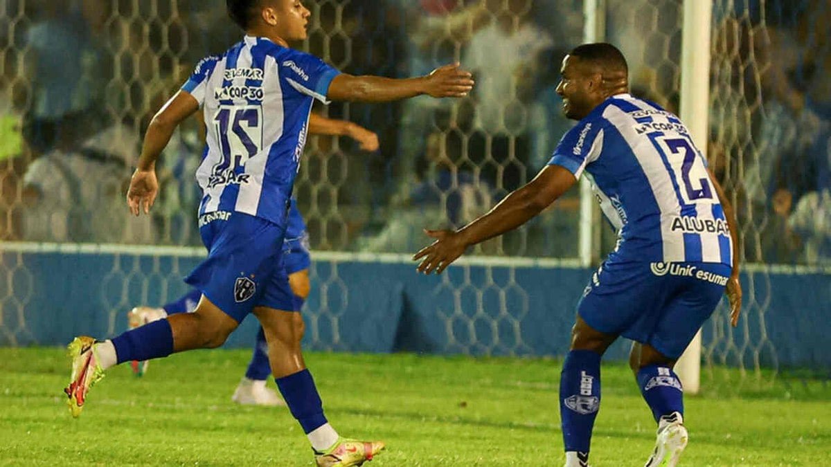 ‘Cavani da Curuzu’ brilha, Paysandu arrasa Vila e encaminha título da Copa Verde
