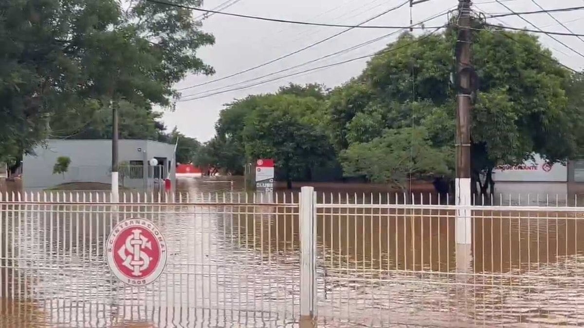 Nível das águas do Guaíba deve permanecer elevado até o fim do mês Nível das águas do Guaíba deve permanecer elevado até o fim do mês