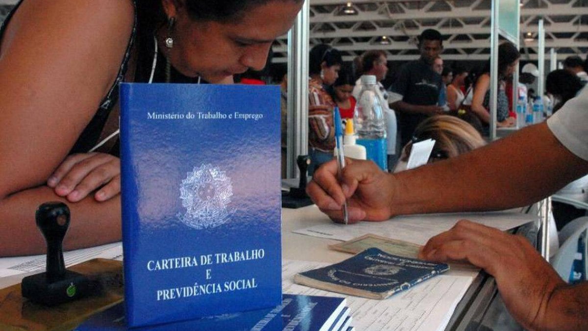 Desemprego cai para 7,5% em abril, menor taxa em 10 anos Desemprego cai para 7,5% em abril, menor taxa em 10 anos