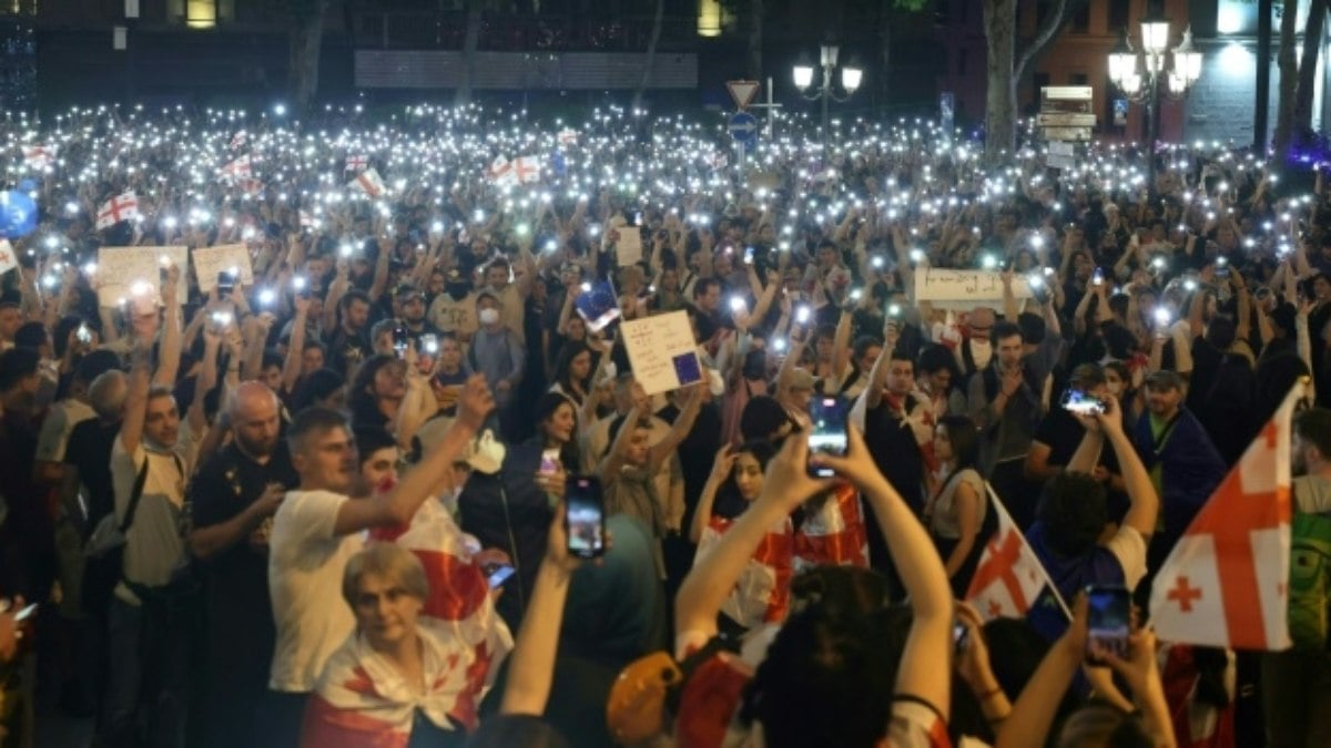 Geórgia tem nova manifestação contra lei de ‘influência estrangeira’ Geórgia tem nova manifestação contra lei de ‘influência estrangeira’