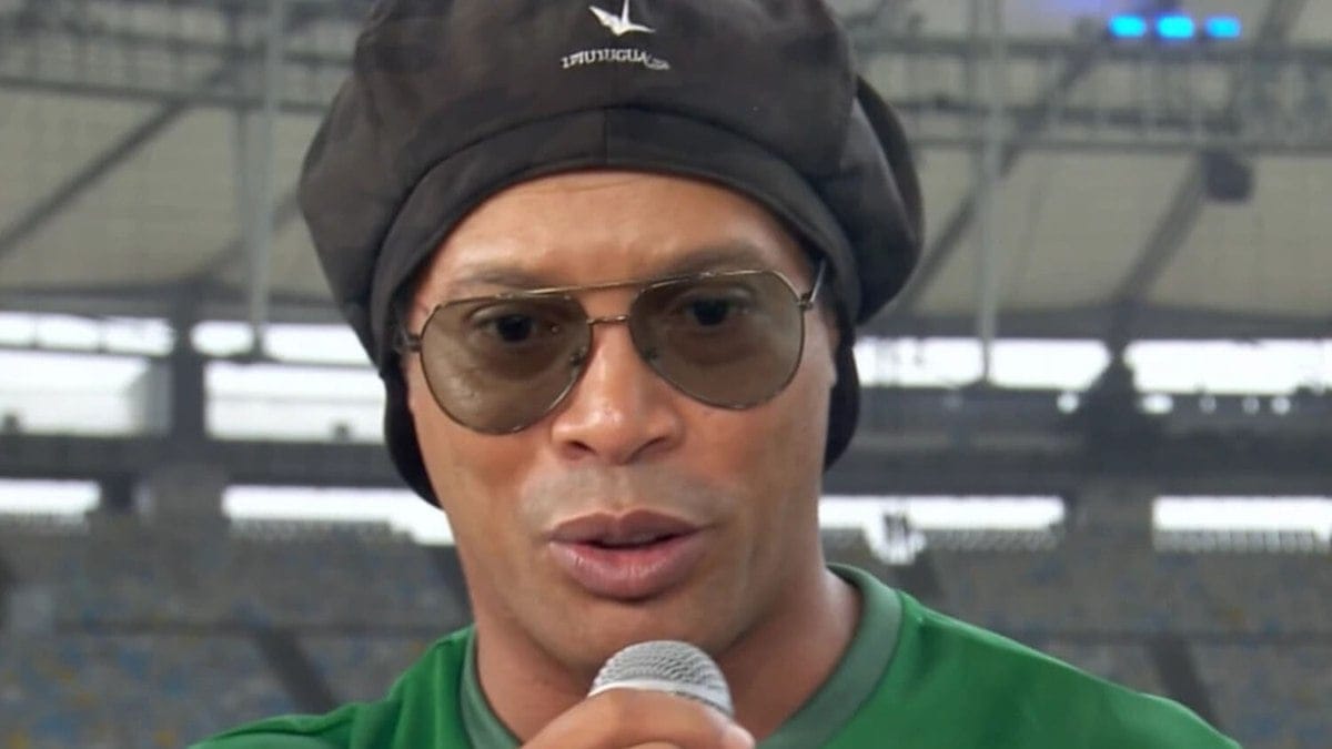 Ronaldinho Gaúcho faz gols e agradece pelo apoio a conterrâneos Ronaldinho Gaúcho faz gols e agradece pelo apoio a conterrâneos