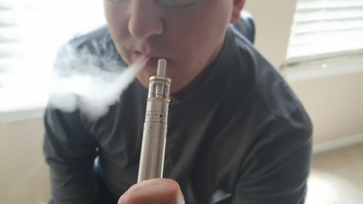 Médicos se preocupam com sucesso do vape entre jovens Médicos se preocupam com sucesso do vape entre jovens