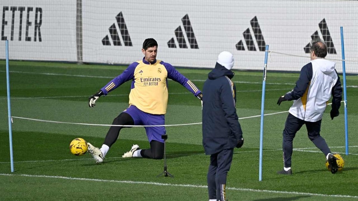 Courtois se prepara para jogar no Real Madrid após longa lesão Courtois se prepara para jogar no Real Madrid após longa lesão