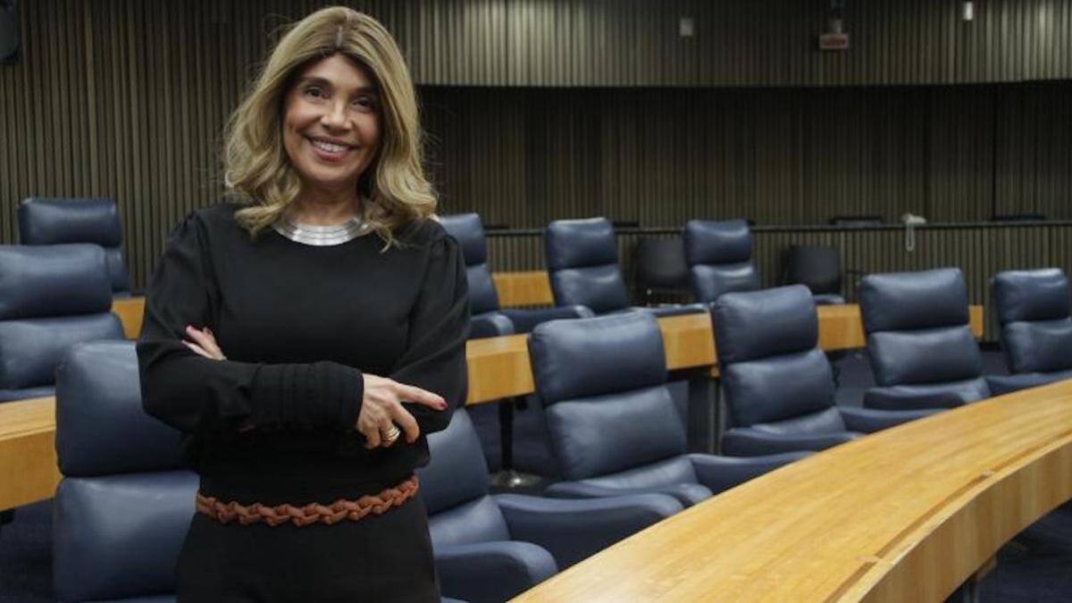 Vereadora do Novo-SP presta queixa por ameaça de estupro e morte Vereadora do Novo-SP presta queixa por ameaça de estupro e morte