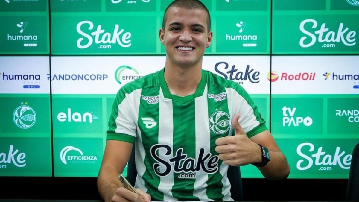 Pedro Ferreira assina primeiro contrato profissional com o Juventude Pedro Ferreira assina primeiro contrato profissional com o Juventude
