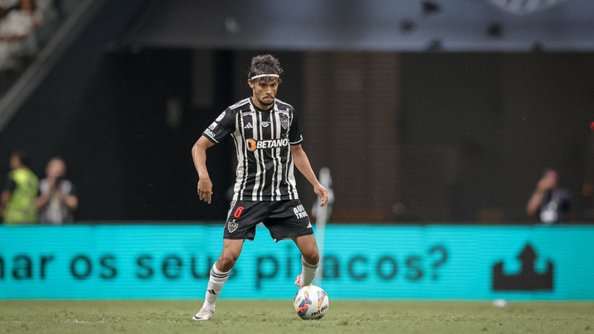 Atlético faz leilão com camisa de estreia de Scarpa e consegue alto valor para doação Atlético faz leilão com camisa de estreia de Scarpa e consegue alto valor para doação