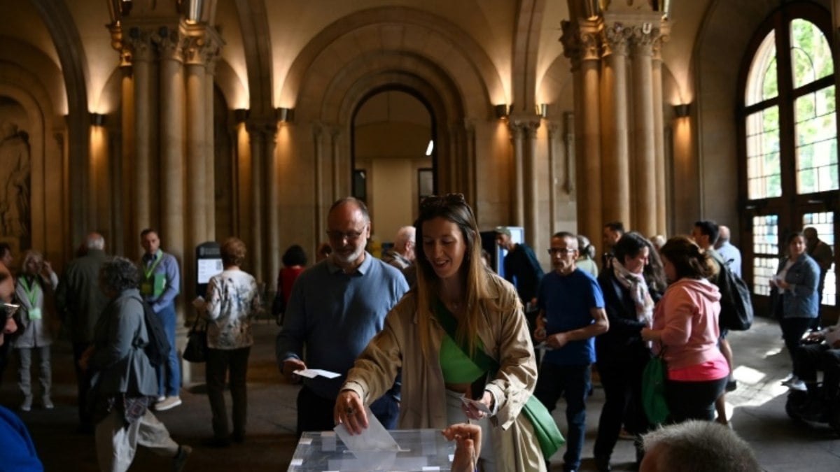 Socialistas de Sánchez buscam se eleger nas eleições catalãs Socialistas de Sánchez buscam se eleger nas eleições catalãs