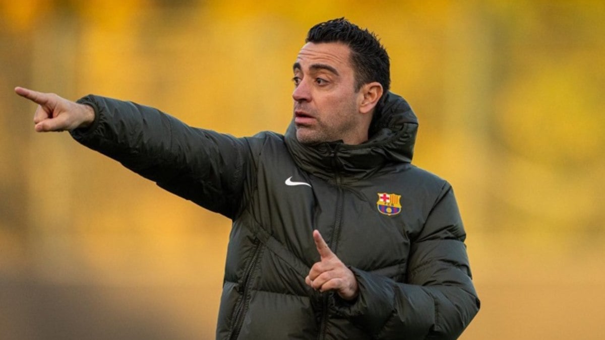 Xavi quebra silêncio sobre situação de Vitor Roque no Barcelona Xavi quebra silêncio sobre situação de Vitor Roque no Barcelona