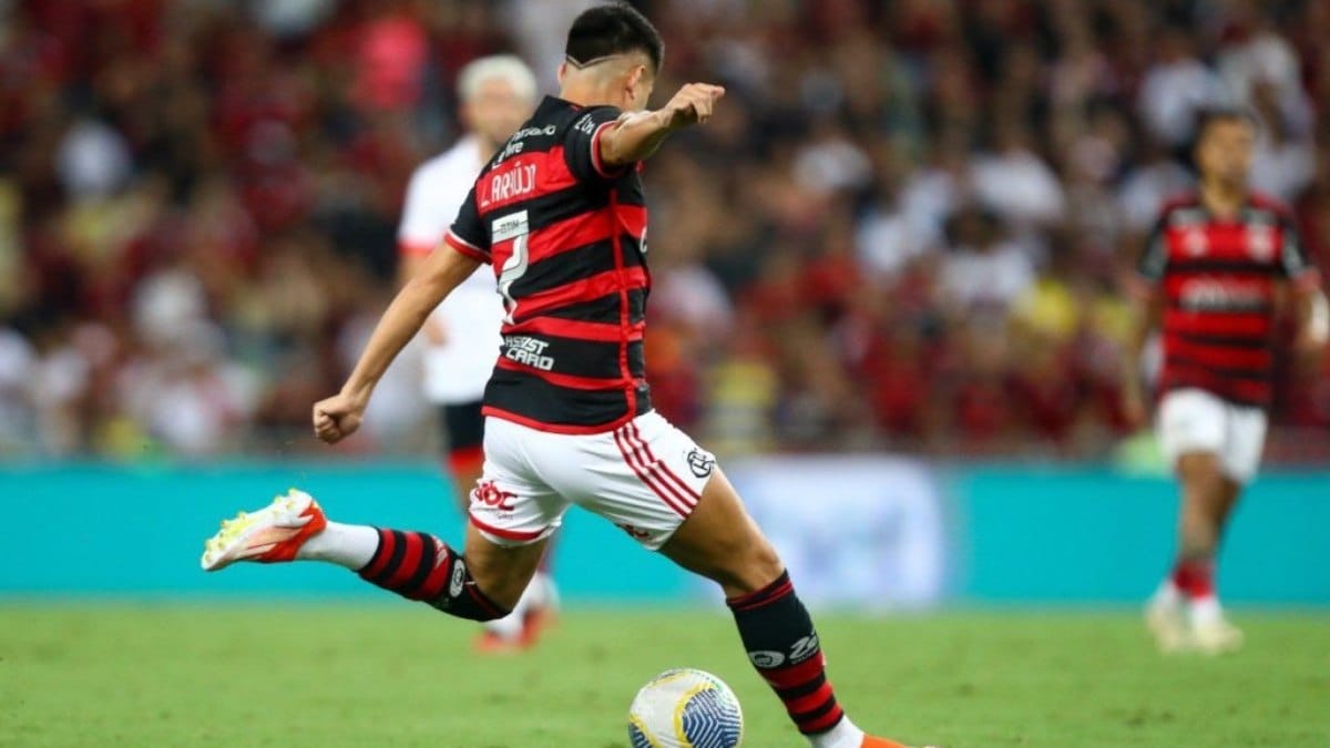 Luiz Araújo volta a entrar bem e se credencia como décimo segundo jogador do Flamengo Luiz Araújo volta a entrar bem e se credencia como décimo segundo jogador do Flamengo
