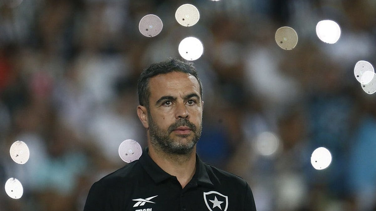 Artur Jorge aproveita ‘mini-férias’ para aprimorar o Botafogo Artur Jorge aproveita ‘mini-férias’ para aprimorar o Botafogo