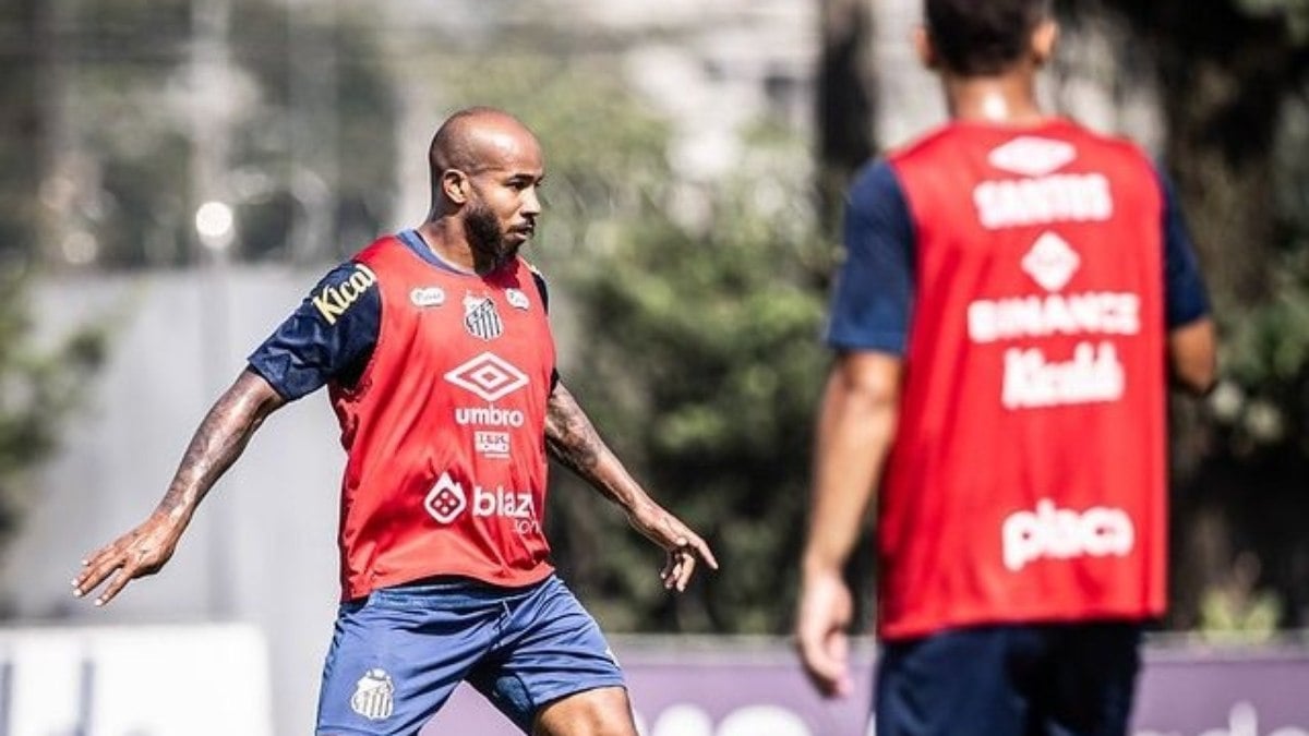 Carille pode ter reforços diante do Guarani Carille pode ter reforços diante do Guarani
