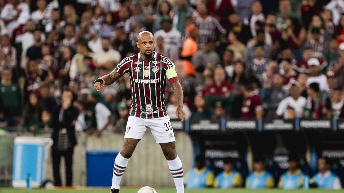 Felipe Melo celebra volta por cima de John Kennedy no Fluminense: ‘Satisfação vê-lo brilhar’
