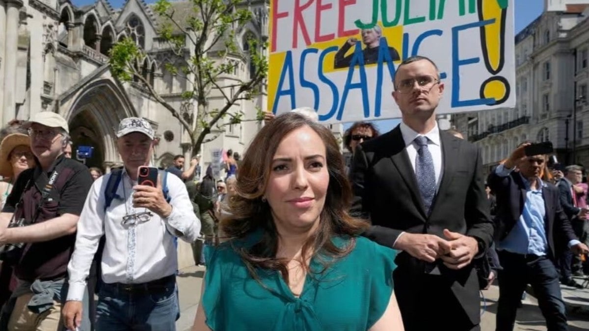 Lula pede liberdade de Julian Assange, que ganhou direito a novo recurso na Justiça britânica Lula pede liberdade de Julian Assange, que ganhou direito a novo recurso na Justiça britânica