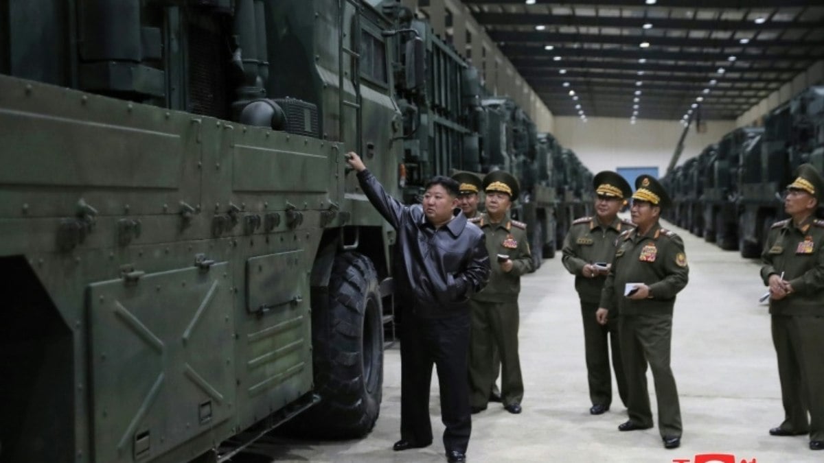 Irmã do líder norte-coreano nega exportação de armas para a Rússia Irmã do líder norte-coreano nega exportação de armas para a Rússia