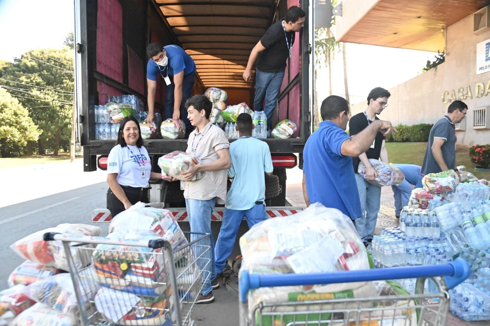 Fieg envia 41,5 toneladas de donativos para famílias do RS Fieg envia 41,5 toneladas de donativos para famílias do RS