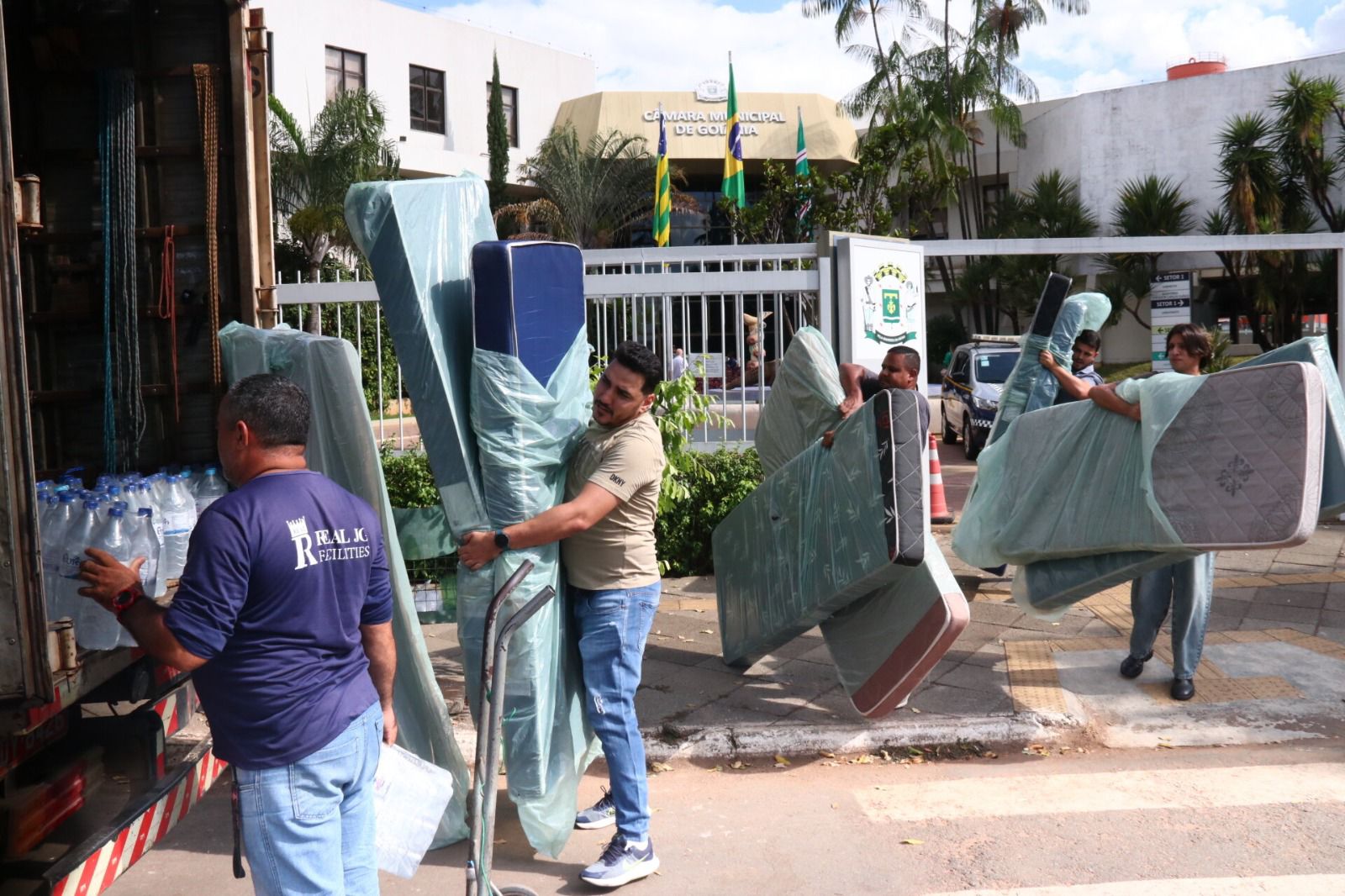Câmara de Goiânia envia 30 toneladas de doações ao RS Câmara de Goiânia envia 30 toneladas de doações ao RS