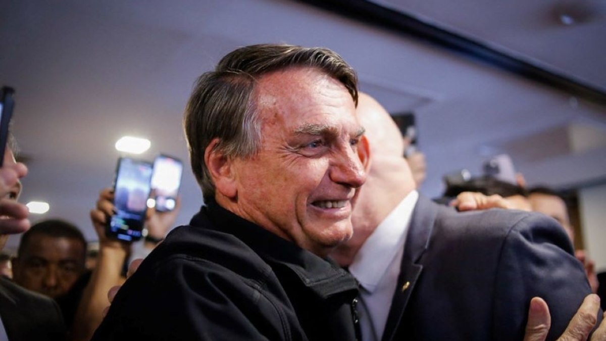 Bolsonaro aprova taxação de compras de até US$ 50 Bolsonaro aprova taxação de compras de até US$ 50