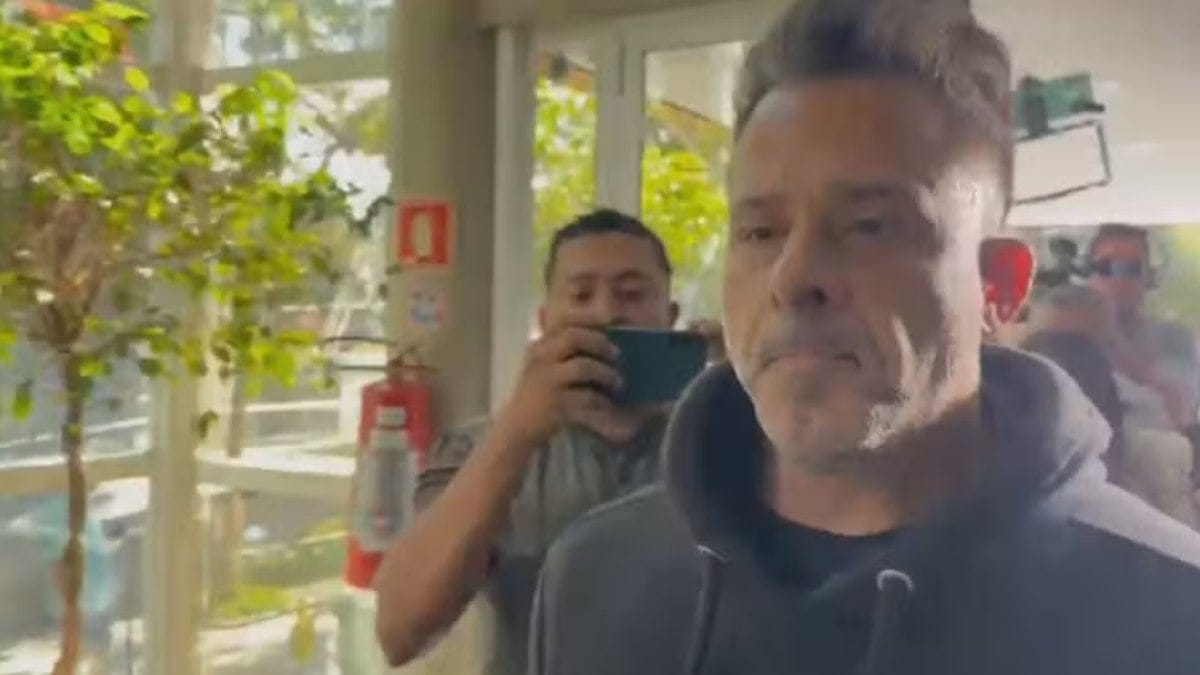 Motorista que atropelou mulher em racha se apresenta à polícia Motorista que atropelou mulher em racha se apresenta à polícia