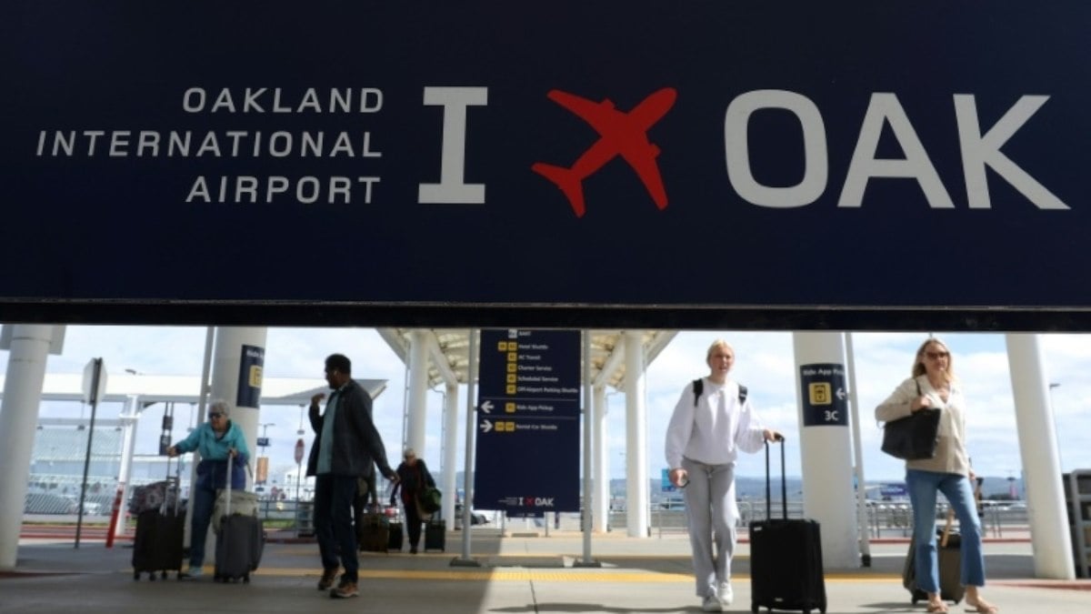 Dois aeroportos fora de San Francisco disputam o direito de usar o nome da cidade Dois aeroportos fora de San Francisco disputam o direito de usar o nome da cidade