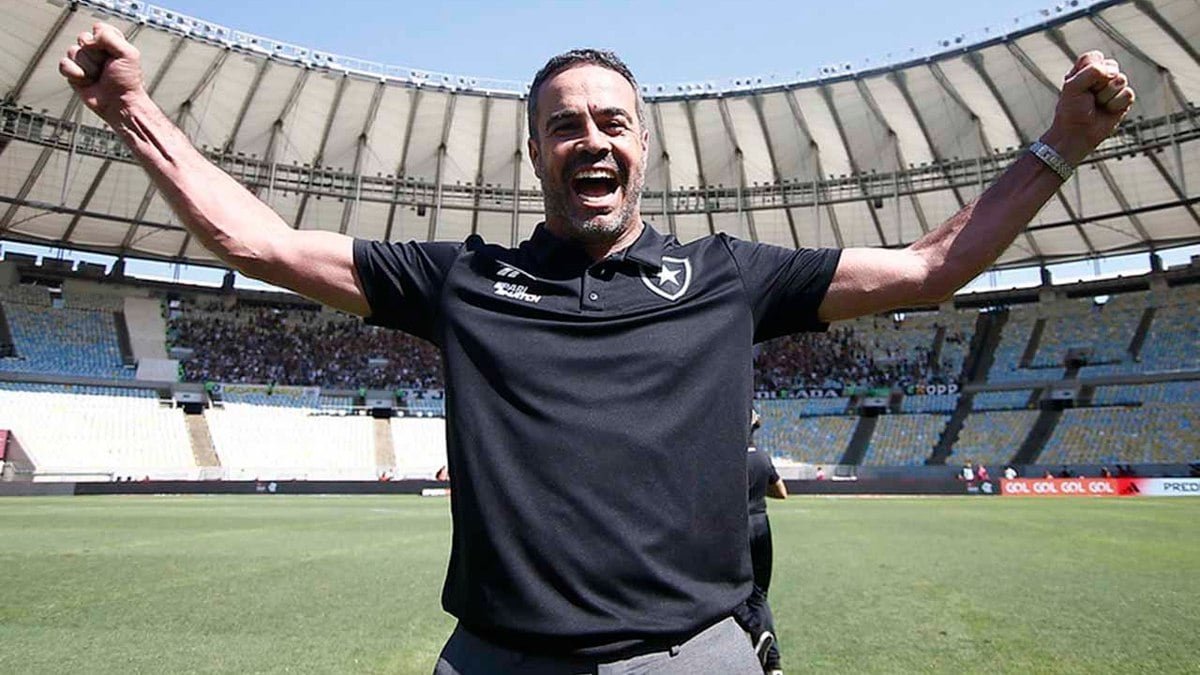 Adaptado ao Rio de Janeiro, Artur Jorge completa um mês de Botafogo