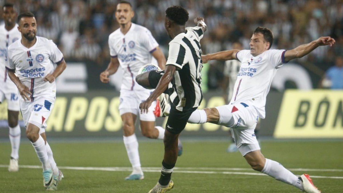 Botafogo joga mal e perde a primeira em casa sob o comando de Artur Jorge; veja as notas Botafogo joga mal e perde a primeira em casa sob o comando de Artur Jorge; veja as notas