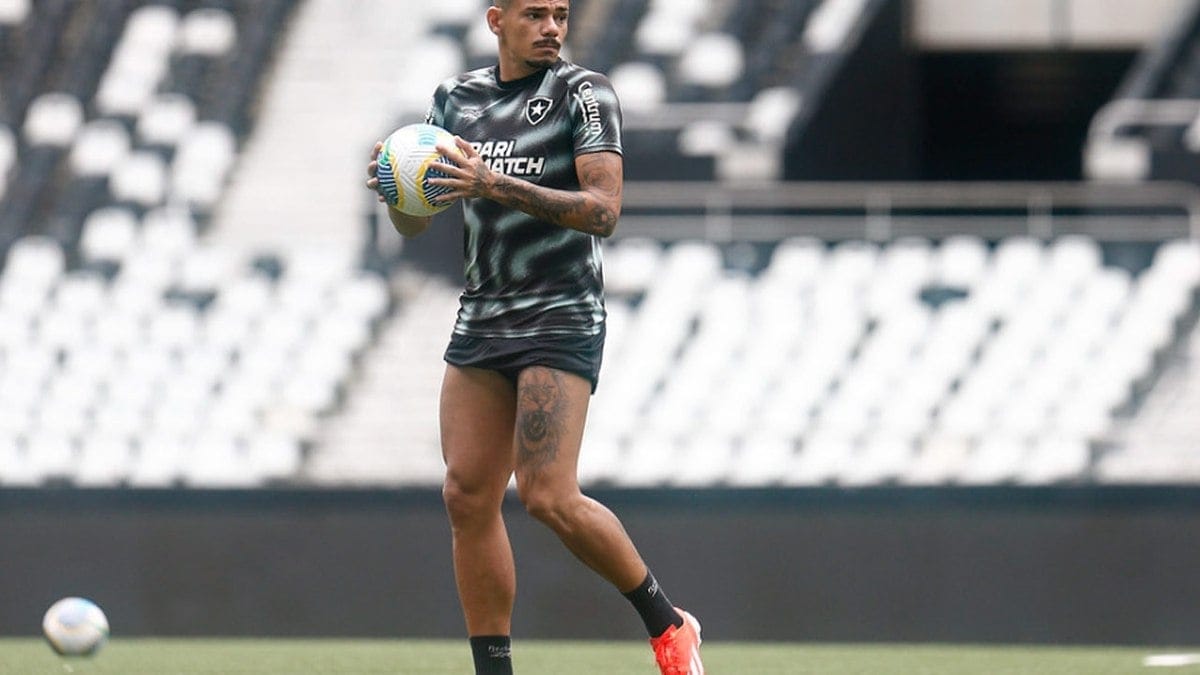 Tiquinho deve voltar a ser opção no Botafogo para desafio na Colômbia Tiquinho deve voltar a ser opção no Botafogo para desafio na Colômbia
