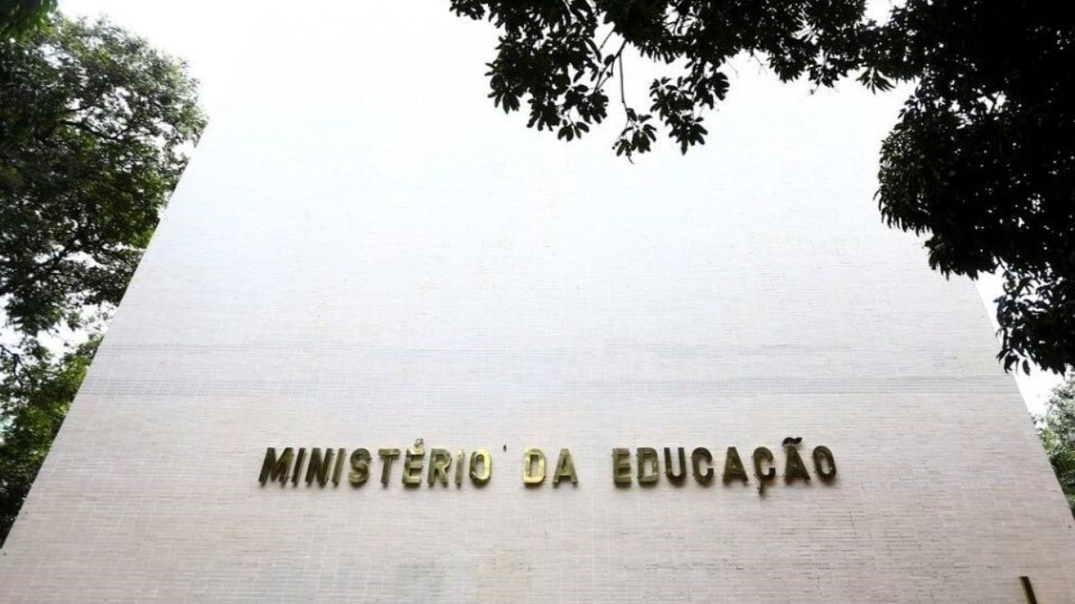 MEC ofertará 80 mil bolsas a estudantes de cursos de licenciatura MEC ofertará 80 mil bolsas a estudantes de cursos de licenciatura