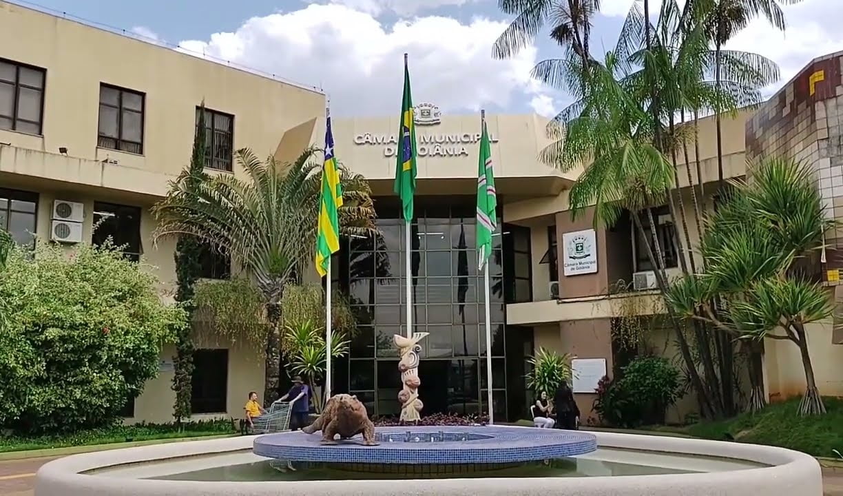 Policarpo assina ordem de serviço para ampliação da Câmara Policarpo assina ordem de serviço para ampliação da Câmara