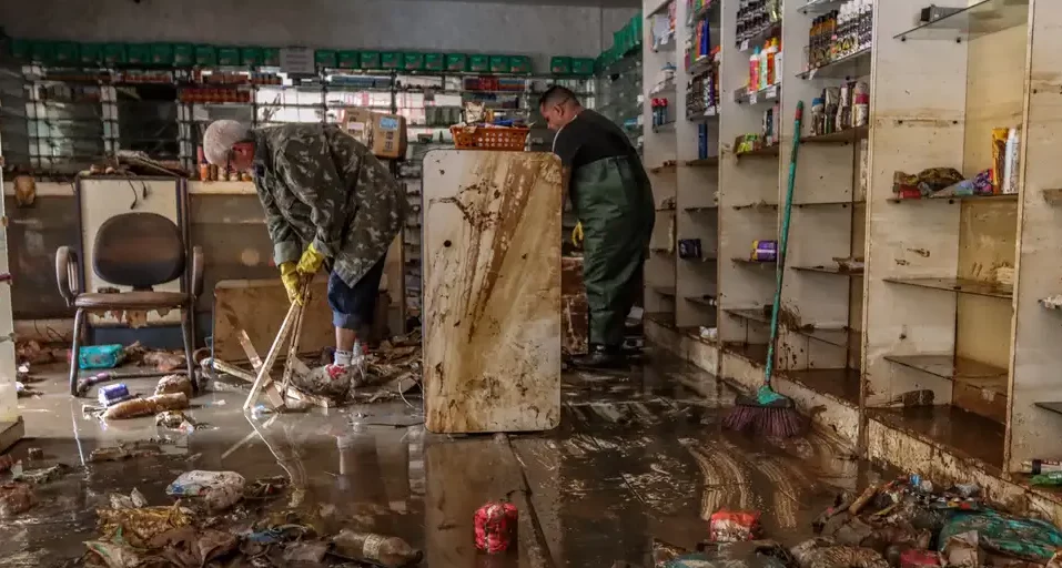 Lojistas cobram apoio do estado para reerguer seus negócios Lojistas cobram apoio do estado para reerguer seus negócios