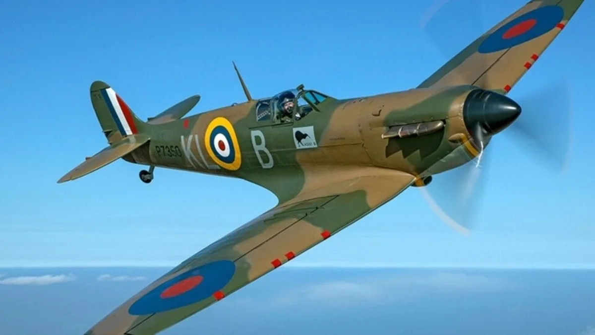 Avião histórico da Segunda Guerra cai na Inglaterra e mata piloto